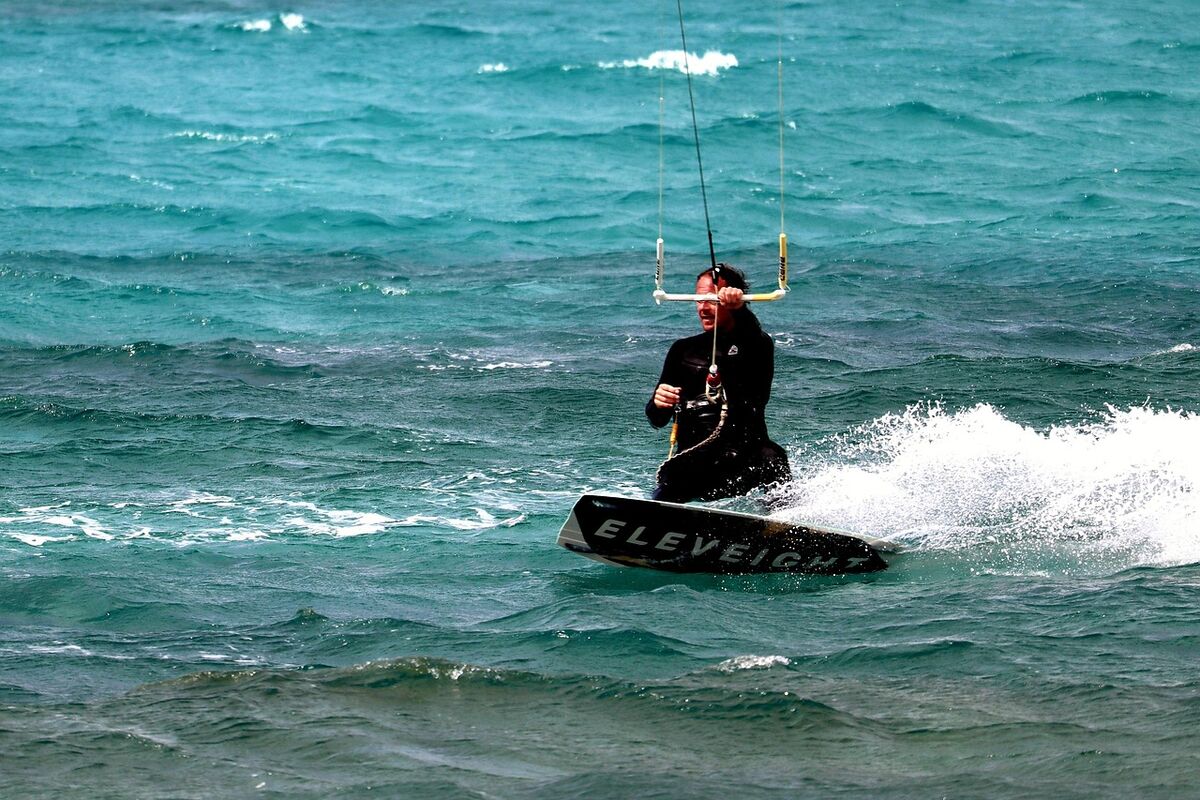 Qué es el Kitesurf: Guía Completa para Principiantes