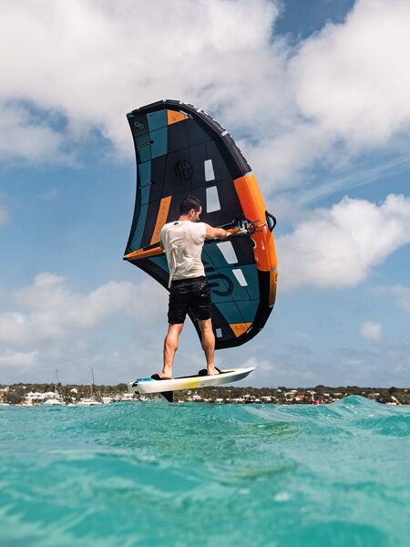 Wingfoil: El Nuevo Deporte que Está Revolucionando el Mar