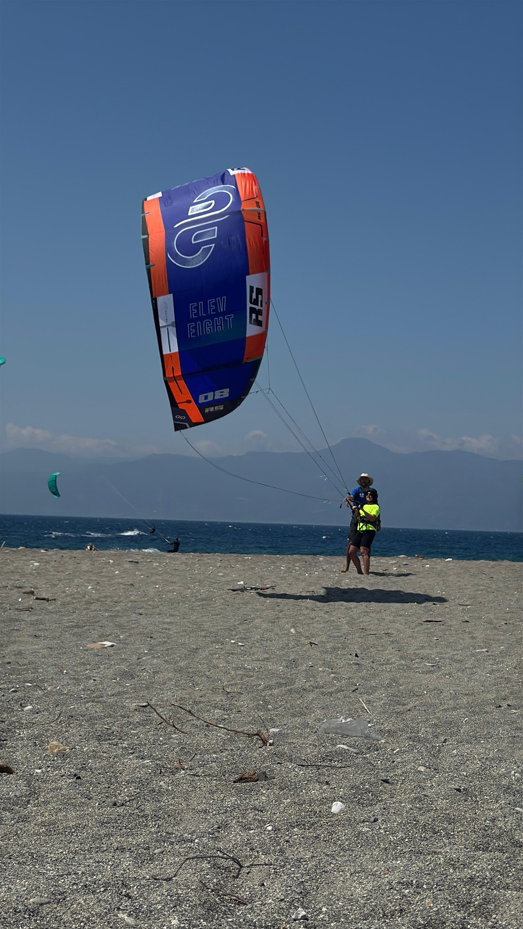 18 Aprile 2026: Apre la Blue Tribe Kitesurf & Wingfoil School a Punta Pellaro